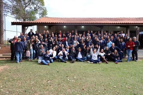 Casais comemorando no Encontro de Casais para Cristo