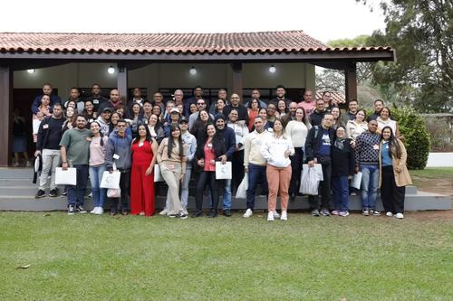 Casais reunidos no Encontro de Casais para Cristo